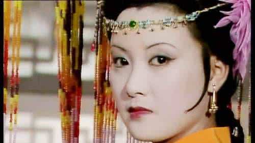 王熙凤在贾府的地位 王熙凤在贾府的地位 王熙凤凭啥让贾府上下服服帖帖 有一点无人能及