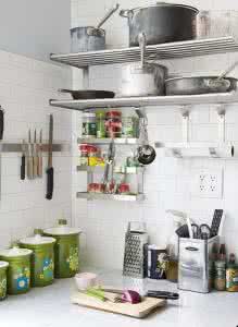 半开放式厨房巧妙隔断 装修技巧 狭小厨房巧布置的45个好点子