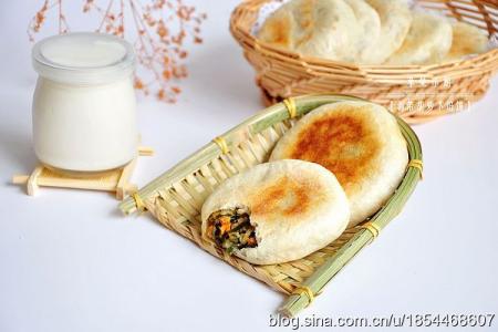 烙馅饼的做法 有种馅饼的做法叫干烙,加入海带更美味:干烙海带胡萝卜馅饼
