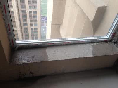 窗户边缘有漏水怎么办 窗户漏水怎么办