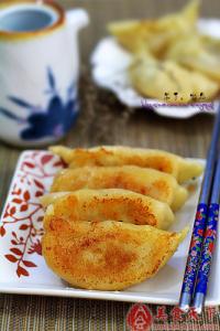 主妇快餐 主妇快餐 -- 妈妈牌肉末锅贴