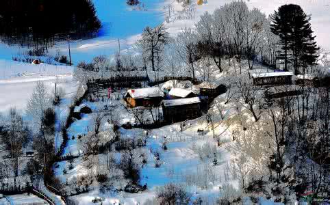 中山巅峰时代 幽谷图 描绘雪中山巅的幽谷图
