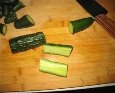 怎么腌黄瓜好吃又简单 【珍藏版】这样腌的黄瓜太好吃了！