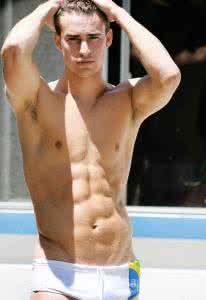 强身健体勤训练 八分钟腹肌训练 八分钟腹肌训练 强身健体这么做