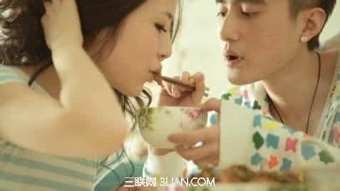 男人喜欢你的19种表现 男人的10个表现说明他没那么喜欢你