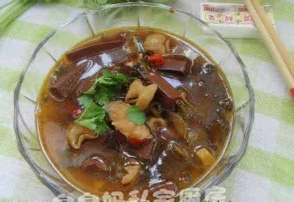鸭血肥肠煲 酸菜肥肠鸭血煲