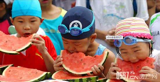 喝酒吃西瓜 吃西瓜能喝酒吗？