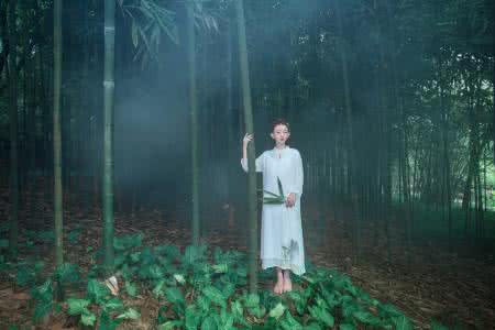 稳坐寂寞,静看繁华意思 稳坐寂寞 静看繁华