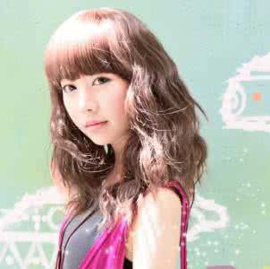 圆脸中长发烫发 圆脸打造气质淑女范 中长发烫发发型走起