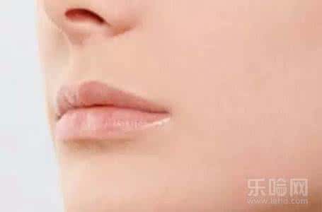 嘴唇发白是什么原因 嘴唇发白是什么原因 这些因素导致嘴唇发白