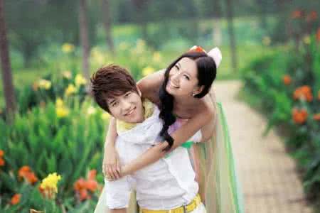 情侣间亲密动作能升温 男女间这些亲密动作, 让感情升温, 特别是第二个女生最爱!