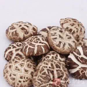 花菇和香菇的区别 花菇和香菇的区别 进一步认识这两种菌类 花菇和香菇的区别