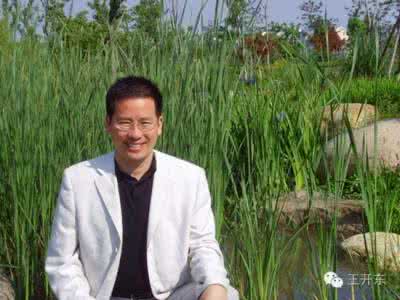 清风不识字何故乱翻书 王开东:校长不识字,博士乱翻书