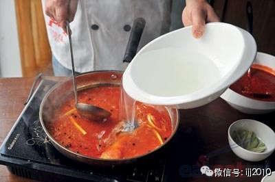贵州酸汤鱼mafengwo 大师揭秘经典贵州红白酸汤制作