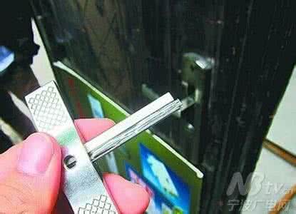 锡纸开锁 一张锡纸就能打开你家的锁！上个月很多高档小区都中招了