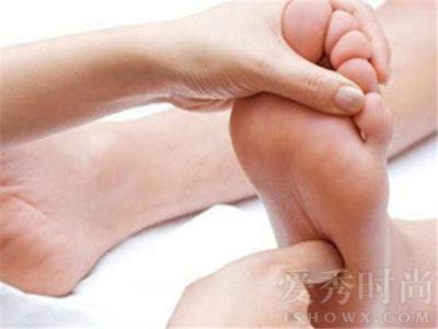 经期正常量少 经期第一天量少 经期第一天量多正常吗?