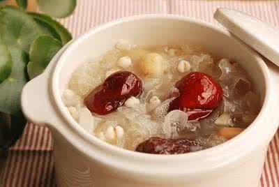 红豆薏米银耳粥 美容养颜粥有哪些 红枣薏米银耳粥吃出好气色