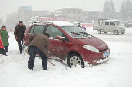 雨雪天气出行注意事项 雨雪天出行7注意 防滑防砸还防偷