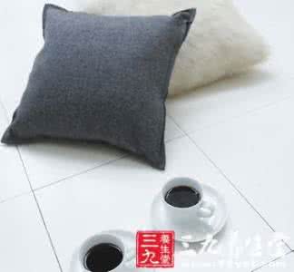 枕头高度 专家认为“一个枕头两种高度”更有利于颈椎健