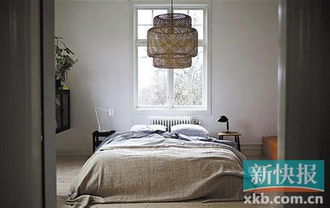床头柜上宜摆放物品 床头有一物,身体衰败,家运不顺!