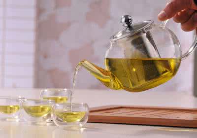 玻璃杯茶垢怎么去除 玻璃茶具去除茶垢  用这招最有效...