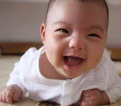 漾奶和吐奶的区别 育儿:漾奶、吐奶、呛奶、拍嗝…不一样的处理办法