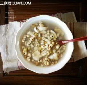 头皮屑可以吃吗 可以控制头皮屑的食疗方