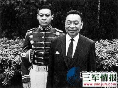 蒋经国 斯大林 蒋经国加入苏共，因表现太好惊动斯大林