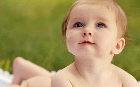 宝宝睡觉出汗是缺钙吗 宝宝总是出汗怎么回事 宝宝总是汗，是缺什么，还是...