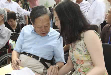 翁帆嫁给杨振宁的目的 翁帆为什么嫁给杨振宁？这背后有什么隐情吗？