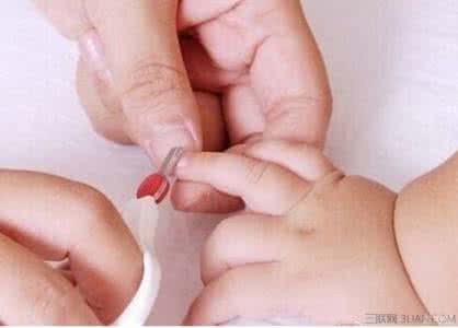 宝宝满月剪头发 还没满月的宝宝的可以剪手指甲吗