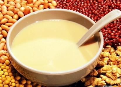 喝豆浆和吃黄豆 喝豆浆和吃黄豆 喝黄豆豆浆利尿吗？