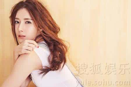 韩国主播邻家小妹 邻家小妹的三款红裙