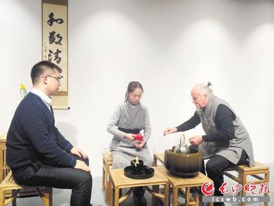 妈妈教女儿与父亲磁力 “最懒妈妈”:我把女儿教进世界名校,小学阶段这样做就够了!