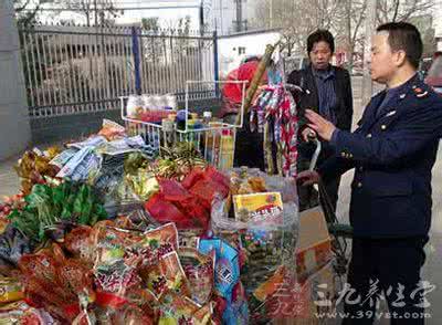 ofo怎么改成学生认证 “三无”食品威胁健康 辣条成学生“挚爱”