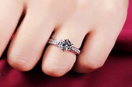 1克拉钻戒多少钱 9克拉钻戒多少钱 2014年9克拉钻戒多少钱