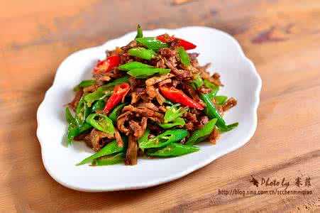 青椒拆骨肉 看骨头如何变成米饭杀手【青椒剔骨肉】