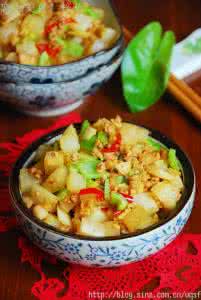 酸辣萝卜丁 酸辣萝卜丁——拯救节后厌食症必不可少的10道爽口开胃小菜