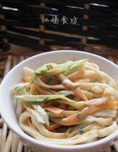 芝麻酱凉拌面的做法 能吃出肉味的麻酱凉拌面—新味凉面