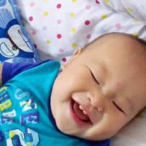 宝宝手臂上长小红疙瘩 【福利】宝宝手臂胖嘟嘟？快找个参照物来比比 有奖拿呦~