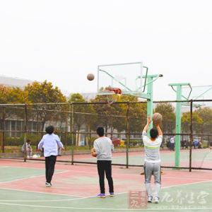 三对三篮球比赛记录表 篮球比赛规则 三对三打篮球应注意哪些规则