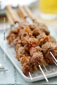 烤孜然羊肉串 手把手教大家做“孜然羊肉串”路边的美食与美味(图)