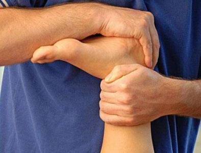 走路脚心疼 走路脚心疼 告诉你走路脚心疼怎么办