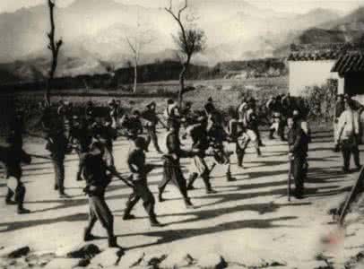 李鸿章与晚清四十年 李鸿章：他展现了真实的晚清 也为后世提供借鉴