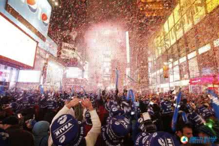 我国人口突破13亿 美国新年人口将突破3.2亿