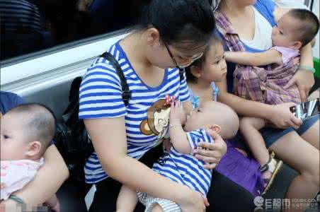 窦唯地铁照引热议 地铁上哺乳引热议，当众喂奶=不知羞耻？