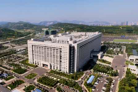 亚洲第一大单体建筑 龙奥大厦是世界第二亚洲第一的单体建筑,世界第一大单体建筑为美国五角大楼