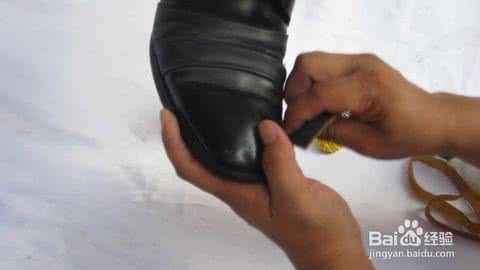 鞋子上有胶水怎么去除 鞋子胶水怎么去除?