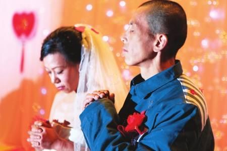 婚礼感人泪下的歌曲 感人婚礼主持词 感人泪下的婚礼主持词推荐