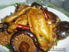 香菇烧鸡块 香菇烧鸡块很美味呢,很下饭哦,不信你试试?